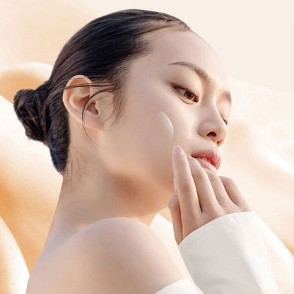 Kirkastava Meikkivoide